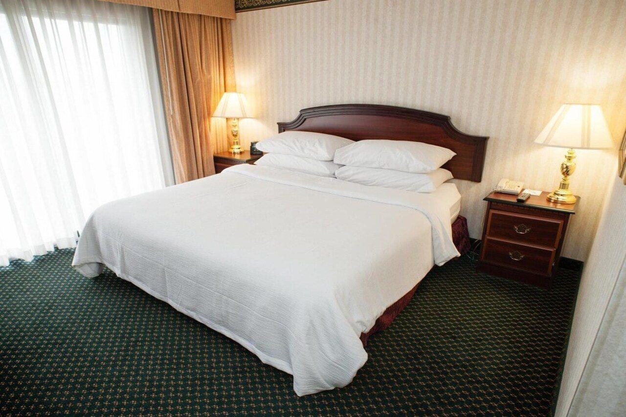 Embassy Suites By Hilton Detroit - Livonia/Novi Dış mekan fotoğraf