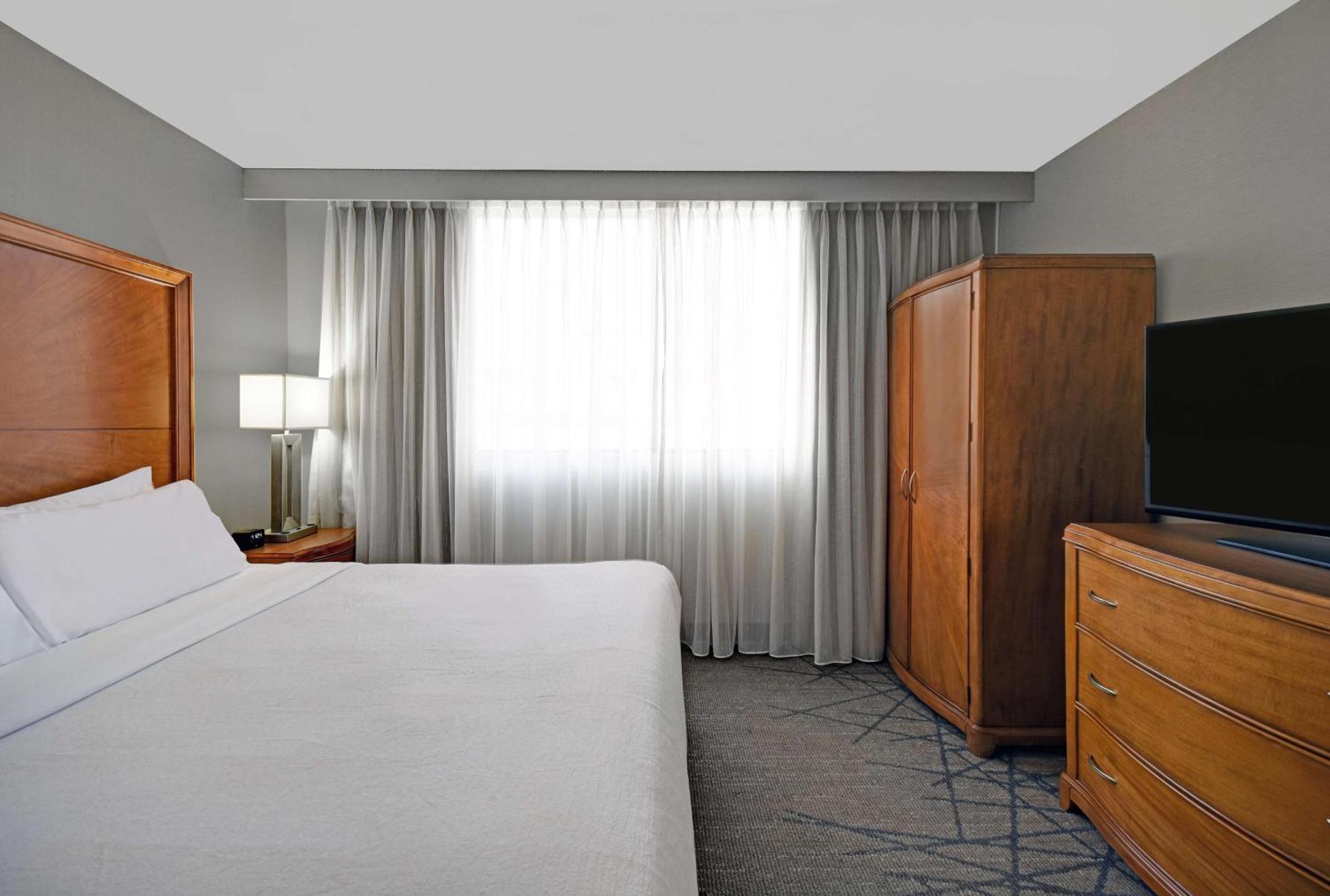 Embassy Suites By Hilton Detroit - Livonia/Novi Dış mekan fotoğraf