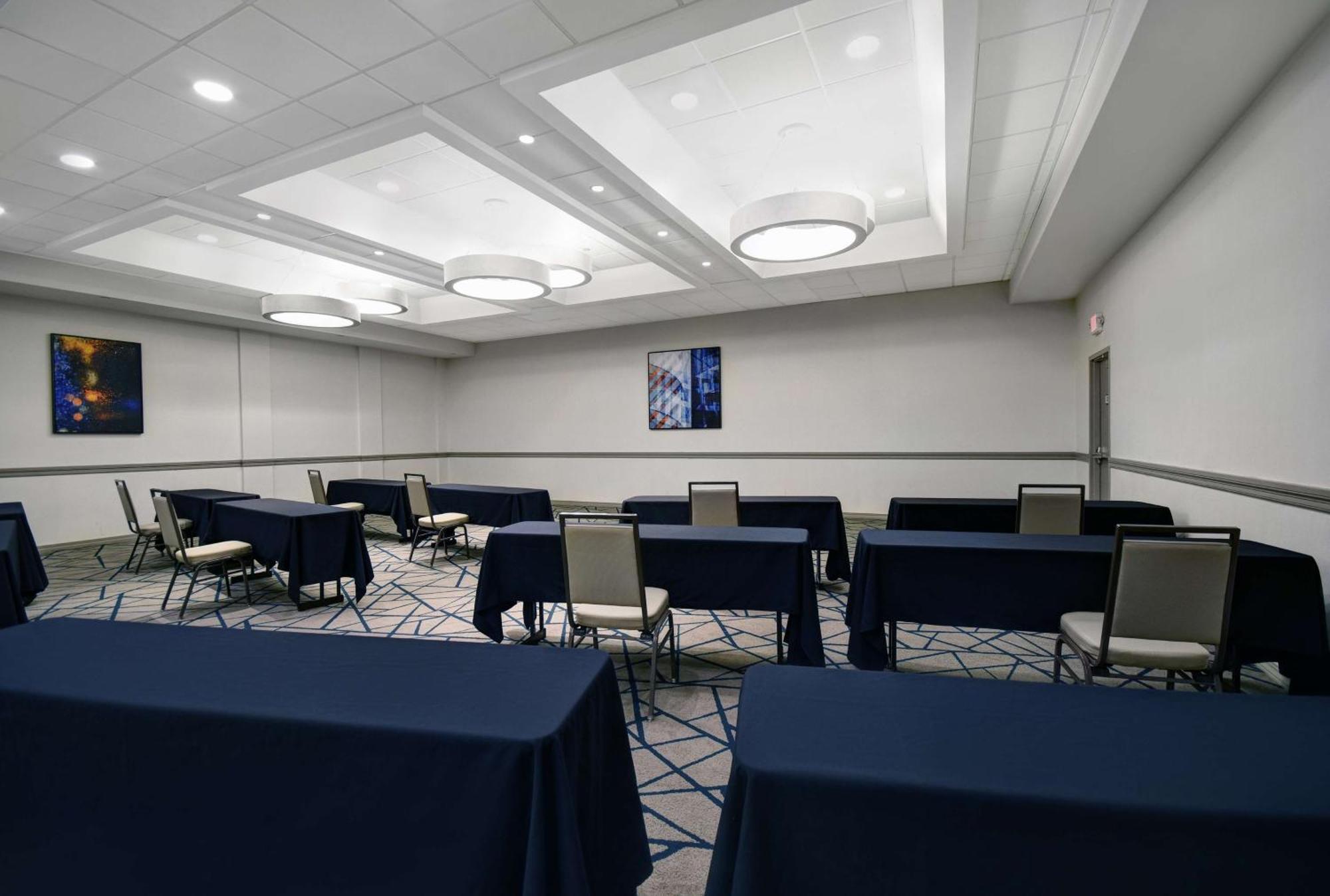 Embassy Suites By Hilton Detroit - Livonia/Novi Dış mekan fotoğraf