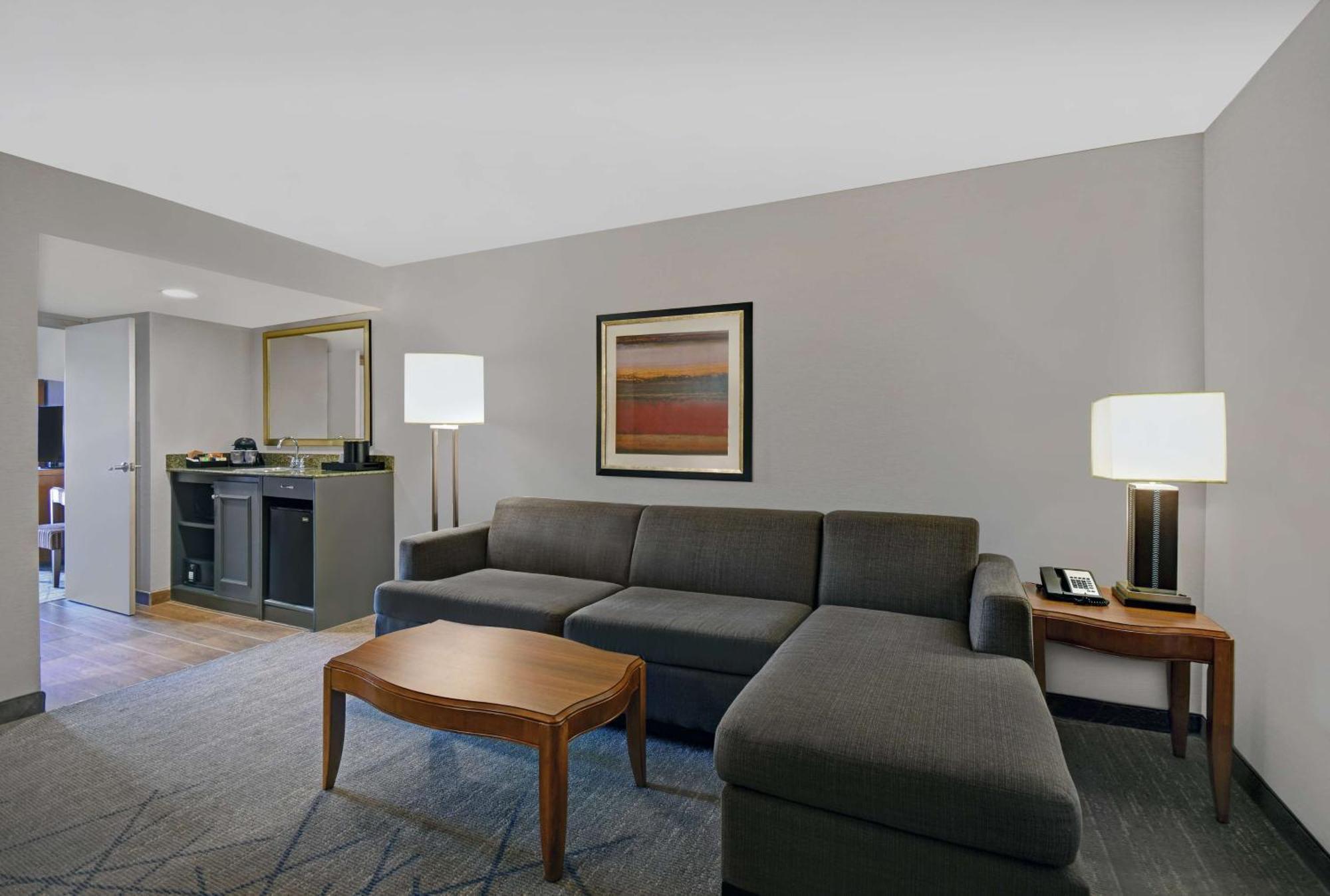 Embassy Suites By Hilton Detroit - Livonia/Novi Dış mekan fotoğraf