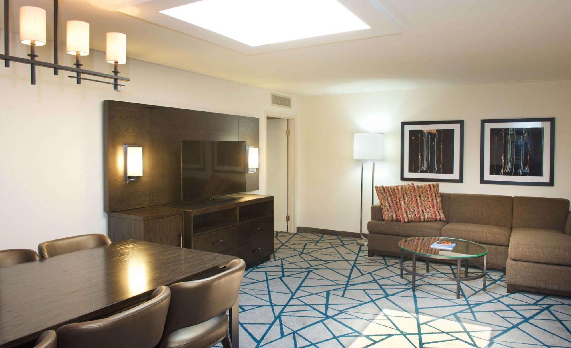 Embassy Suites By Hilton Detroit - Livonia/Novi Dış mekan fotoğraf