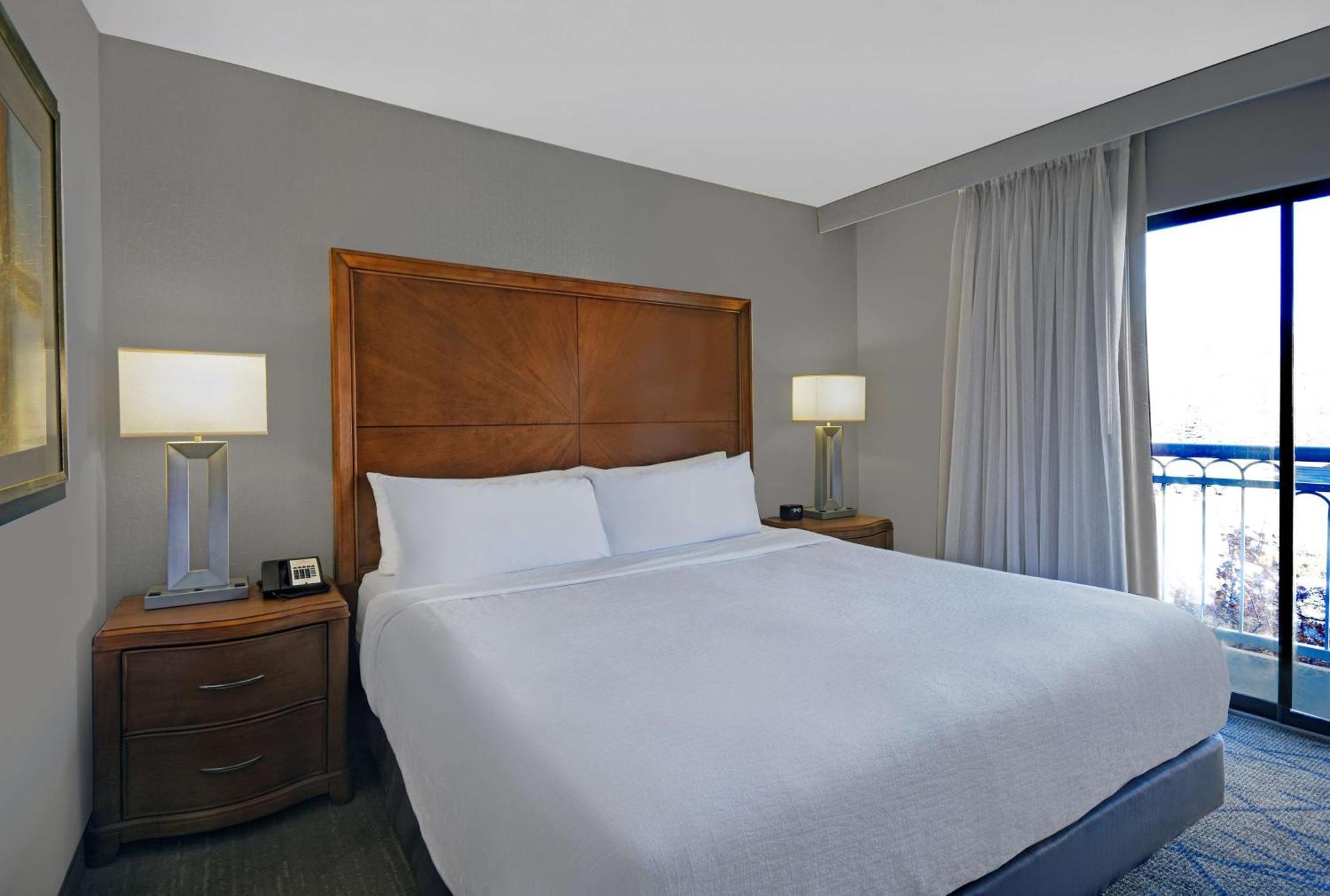 Embassy Suites By Hilton Detroit - Livonia/Novi Dış mekan fotoğraf