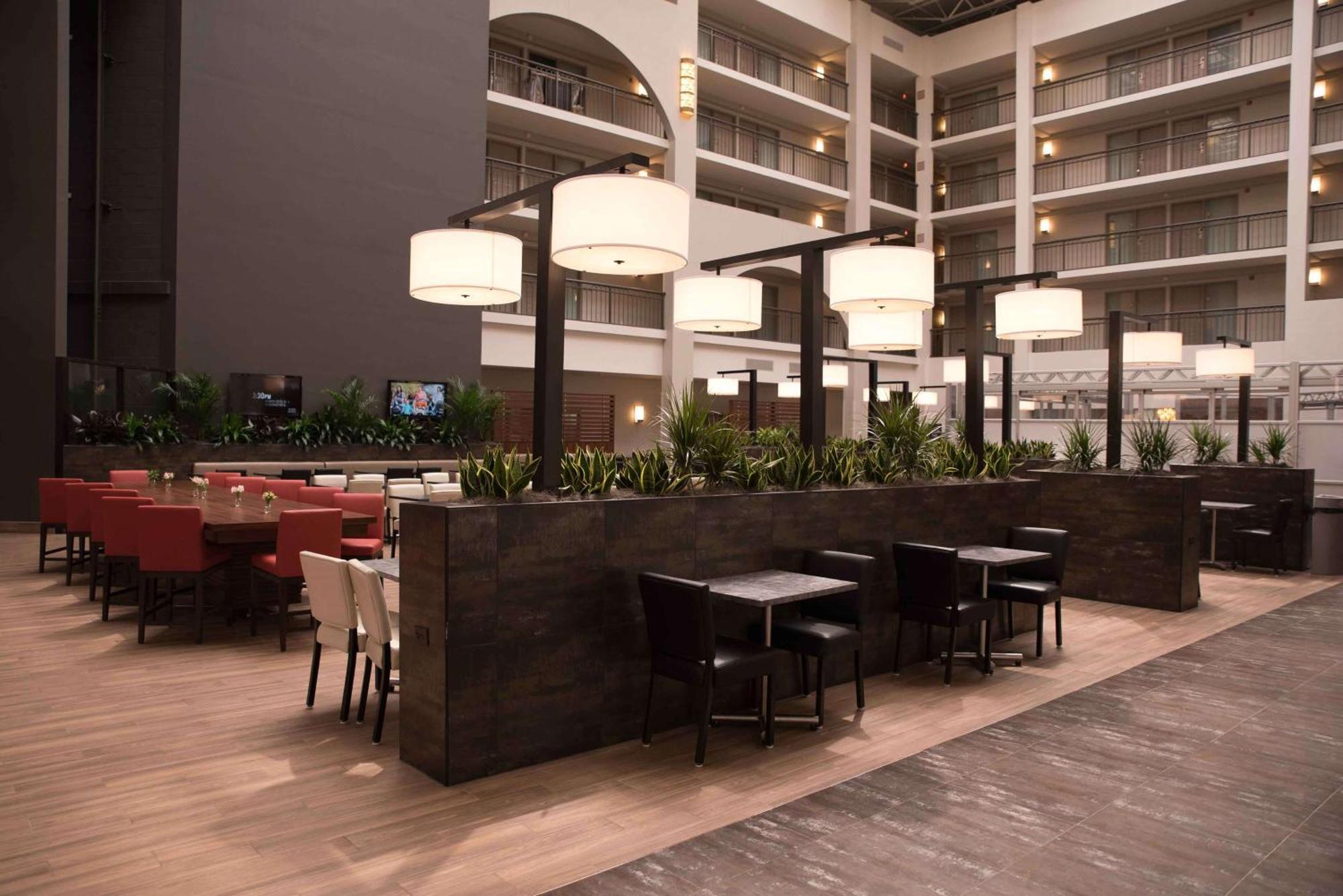 Embassy Suites By Hilton Detroit - Livonia/Novi Dış mekan fotoğraf