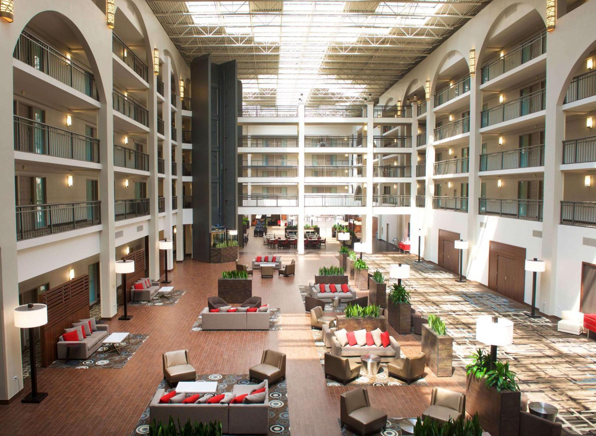 Embassy Suites By Hilton Detroit - Livonia/Novi Dış mekan fotoğraf