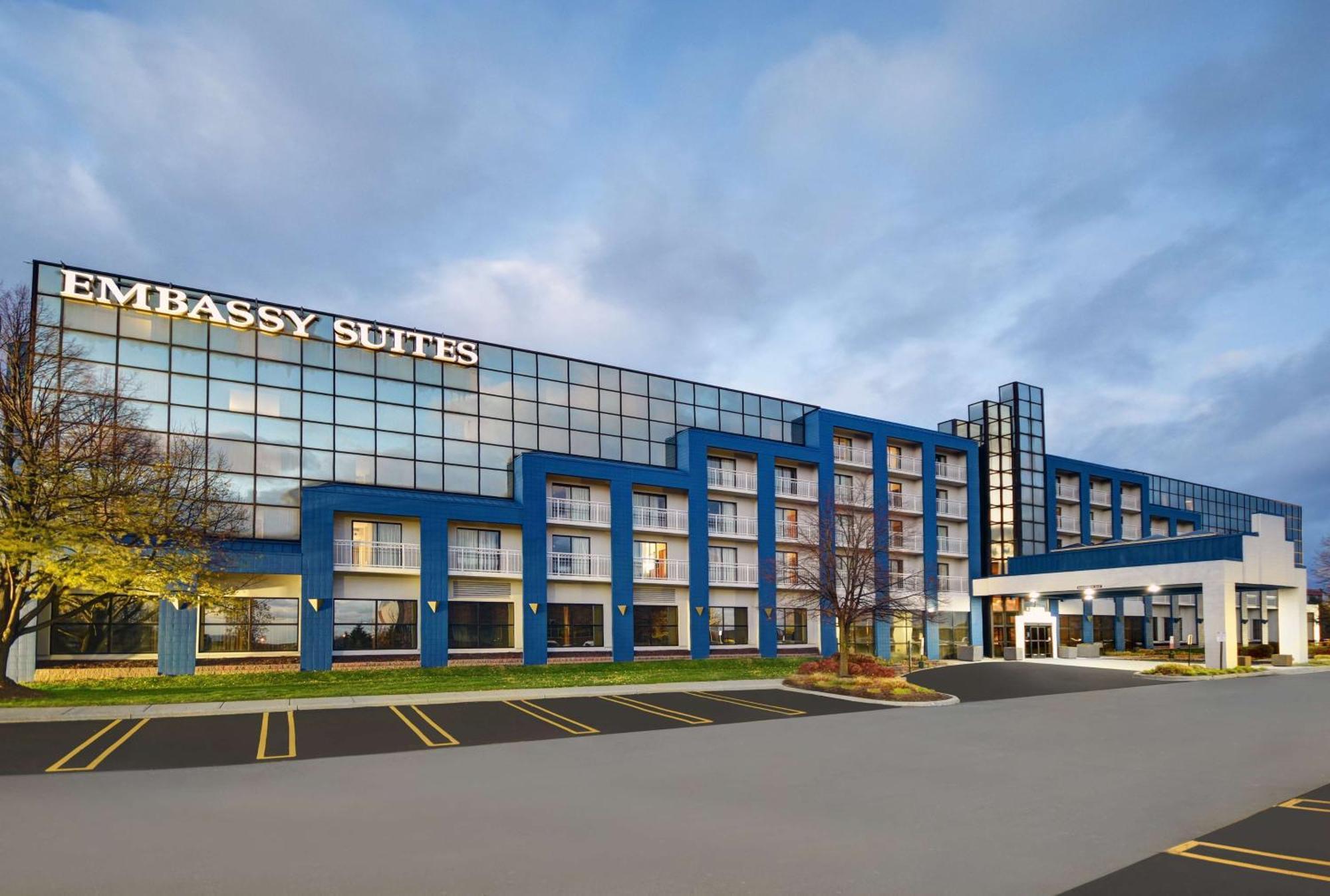 Embassy Suites By Hilton Detroit - Livonia/Novi Dış mekan fotoğraf