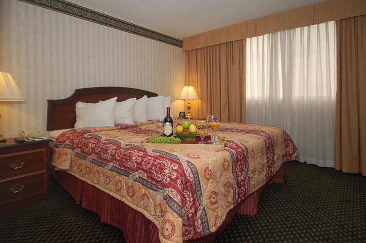Embassy Suites By Hilton Detroit - Livonia/Novi Dış mekan fotoğraf
