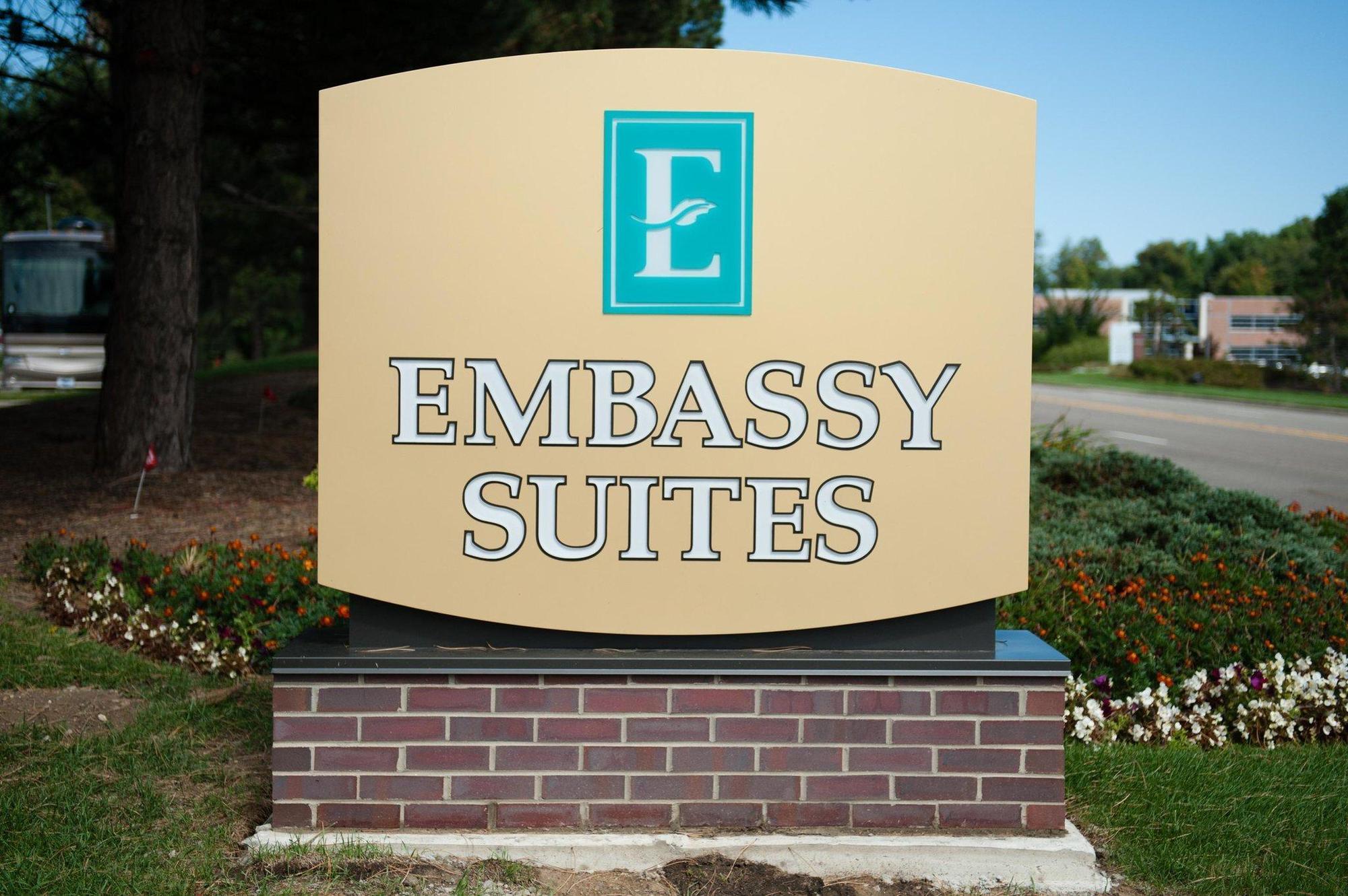 Embassy Suites By Hilton Detroit - Livonia/Novi Dış mekan fotoğraf