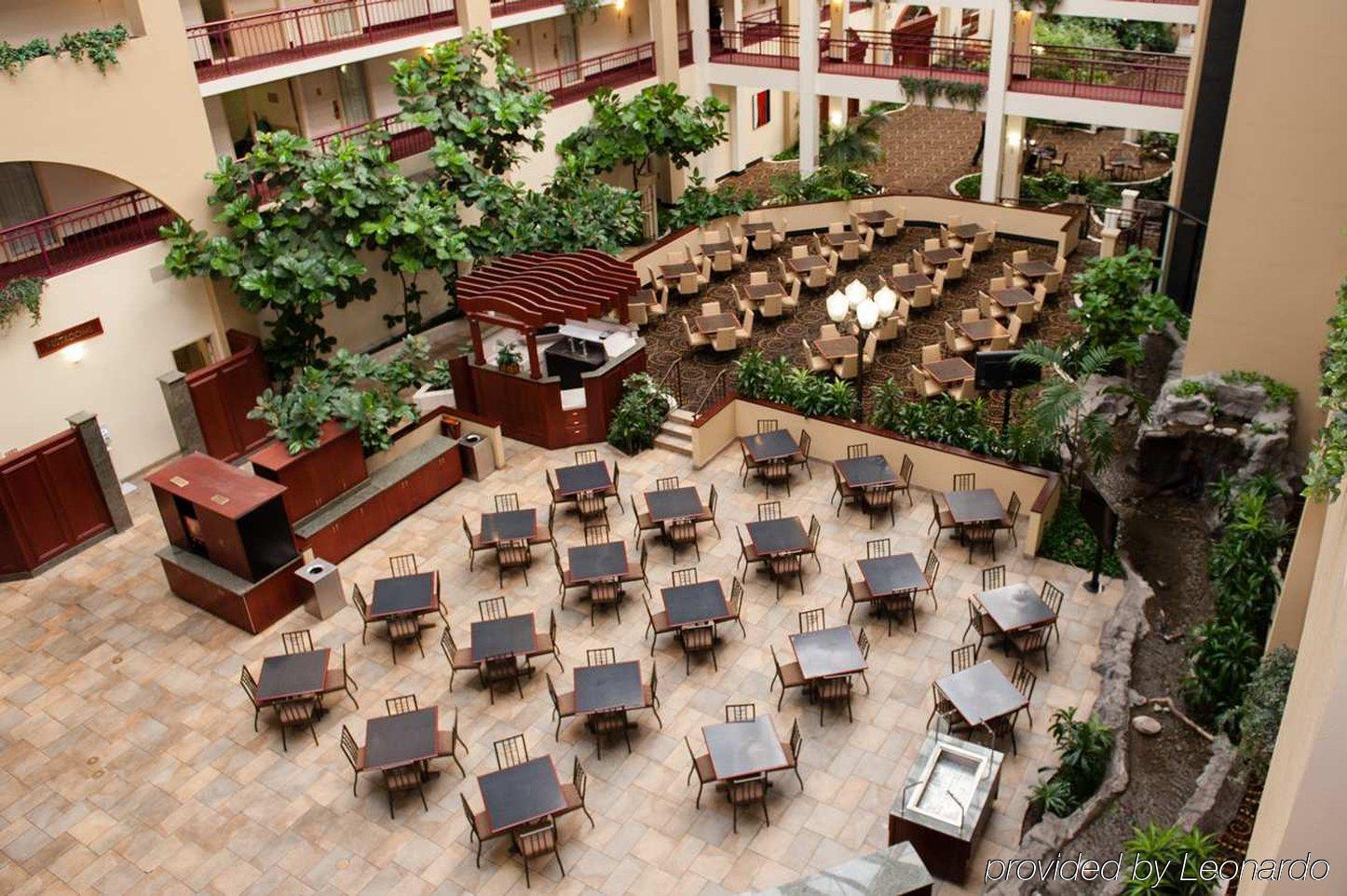 Embassy Suites By Hilton Detroit - Livonia/Novi Dış mekan fotoğraf