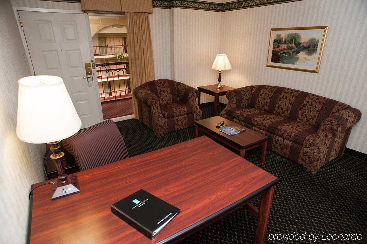 Embassy Suites By Hilton Detroit - Livonia/Novi Dış mekan fotoğraf