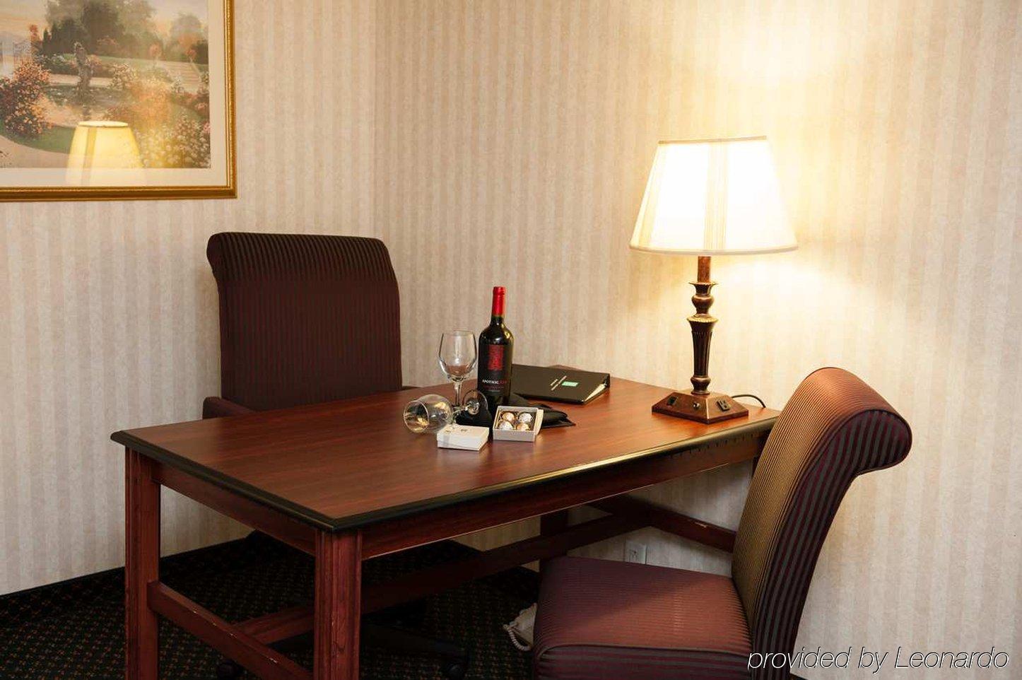 Embassy Suites By Hilton Detroit - Livonia/Novi Dış mekan fotoğraf
