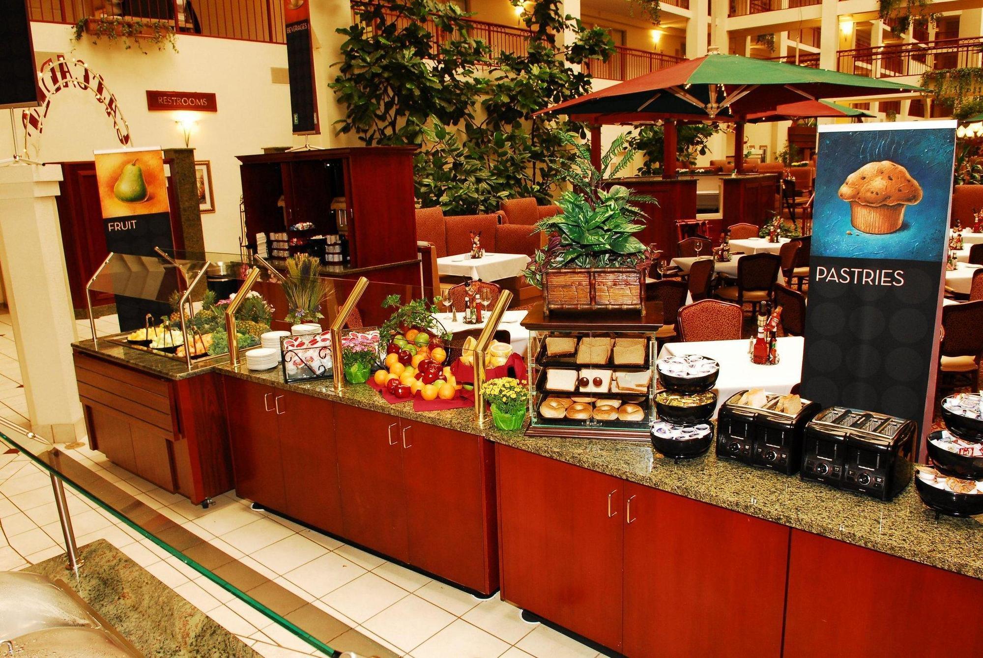 Embassy Suites By Hilton Detroit - Livonia/Novi Dış mekan fotoğraf