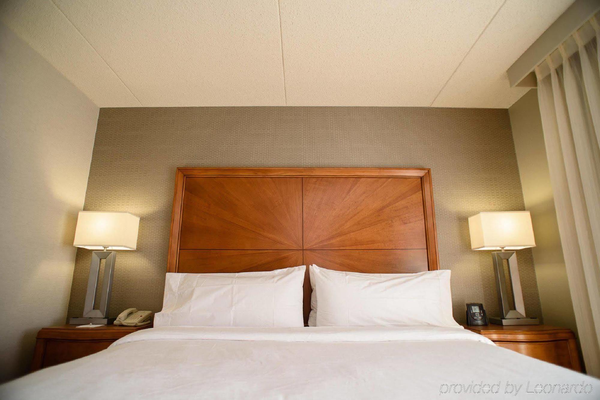 Embassy Suites By Hilton Detroit - Livonia/Novi Dış mekan fotoğraf