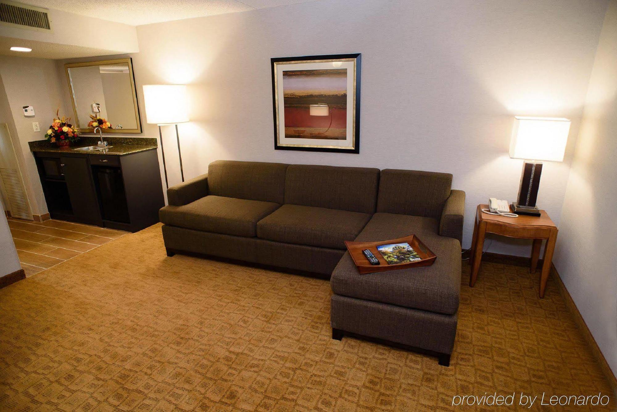 Embassy Suites By Hilton Detroit - Livonia/Novi Dış mekan fotoğraf