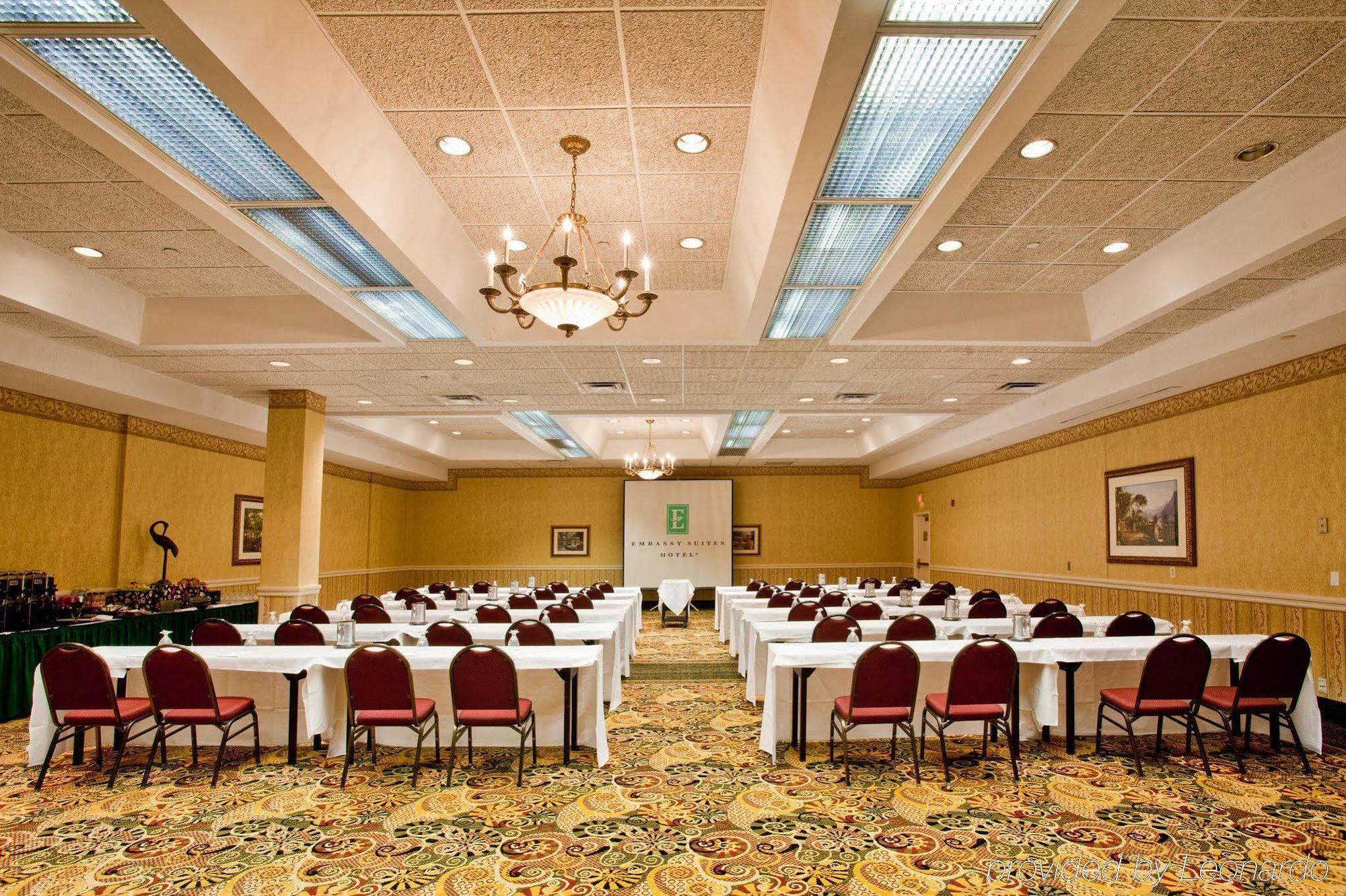 Embassy Suites By Hilton Detroit - Livonia/Novi Dış mekan fotoğraf